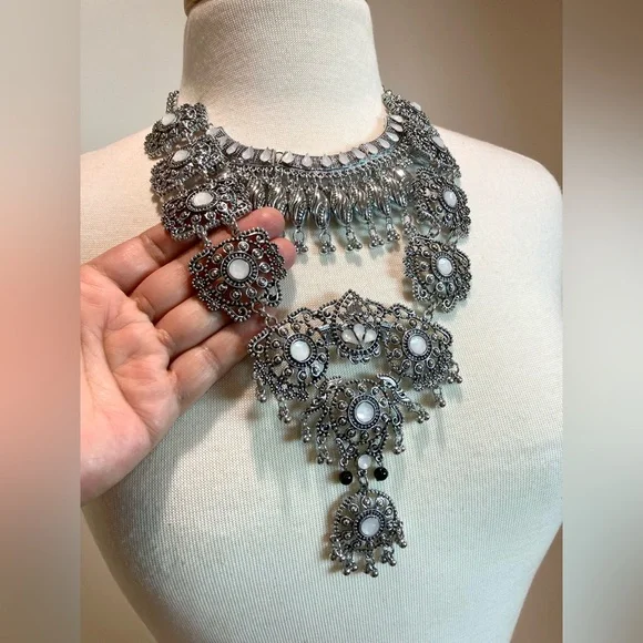 BOHO STATEMENT NECKLACE - Picture 3 of 5